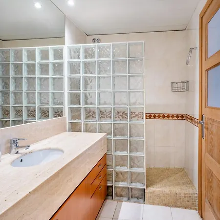 Elegant 3-bedroom In The Heart Of Bcn