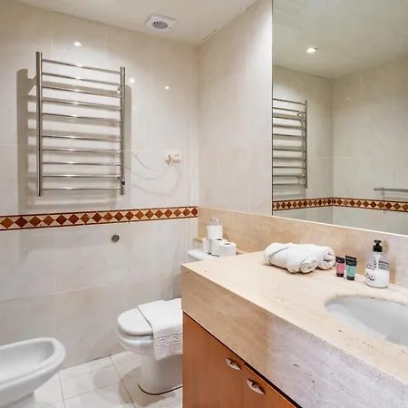 Elegant 3-bedroom In The Heart Of Bcn Apartment
