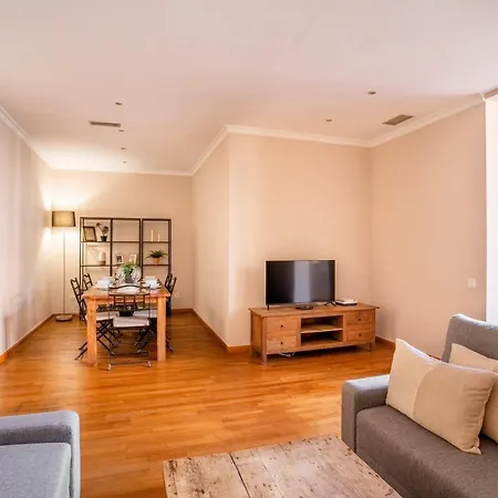 Elegant 3-bedroom In The Heart Of Bcn Apartment Barcelona